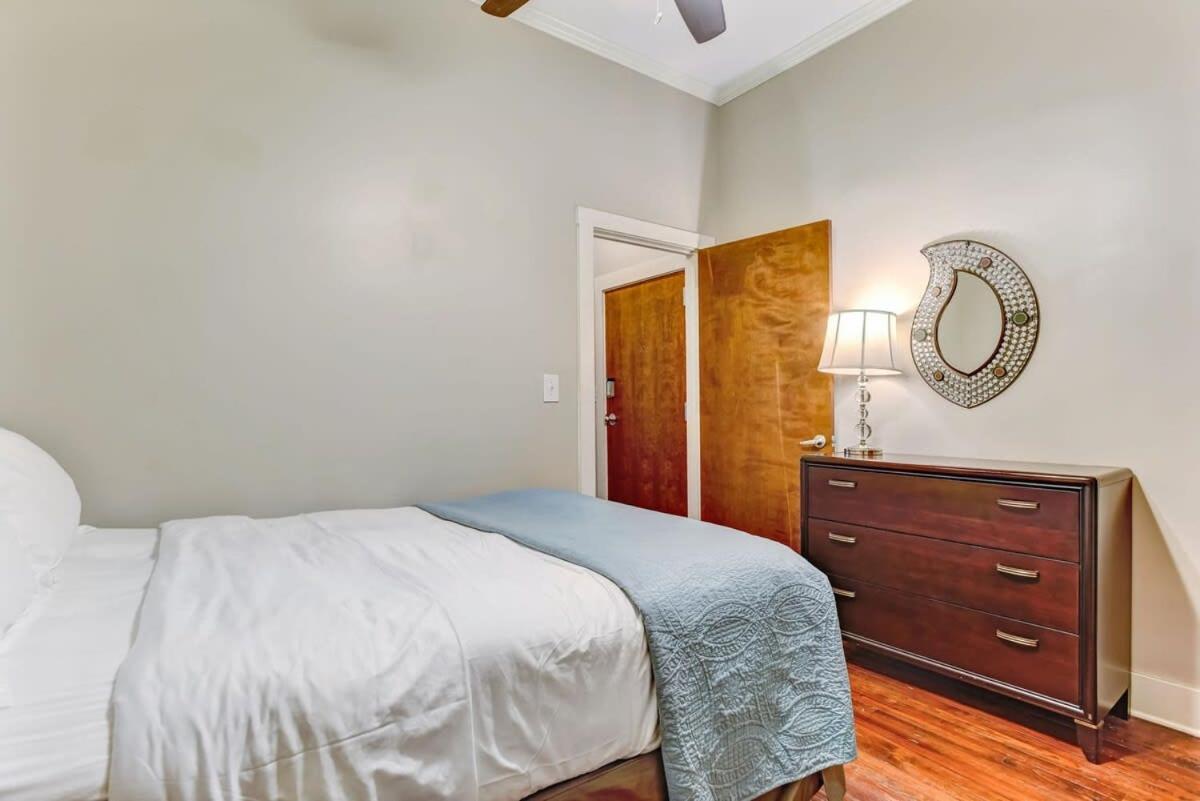 E Bay St Loft By City Market And River Street Savannah Buitenkant foto